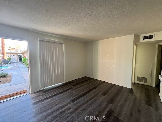 Building Photo - 45421 Sunset Ln
