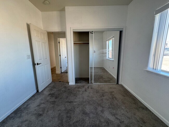 Building Photo - 3br 2ba Home with Garage and Yard near Rot...