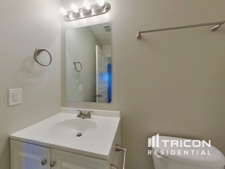 Building Photo - 1809 Daniel Ct