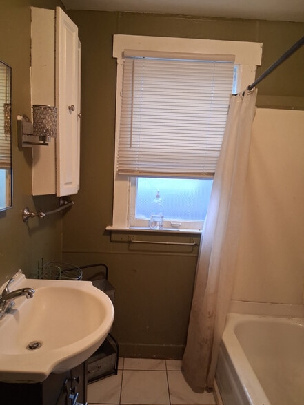 Building Photo - 487 Chalmers St