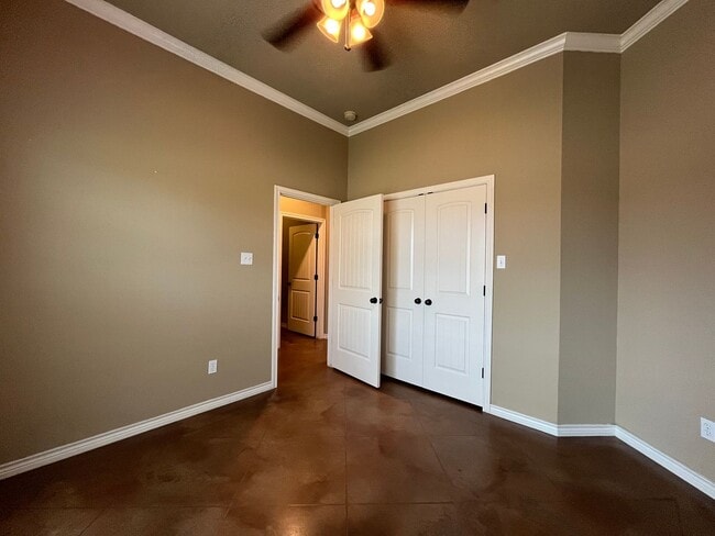 Building Photo - 4 Bedroom Single Family Home:  Available Now!