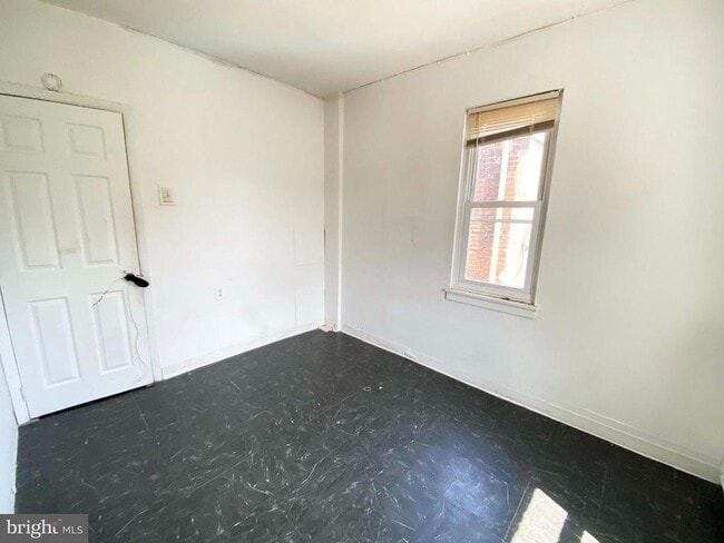 Building Photo - 248 E Cambria St