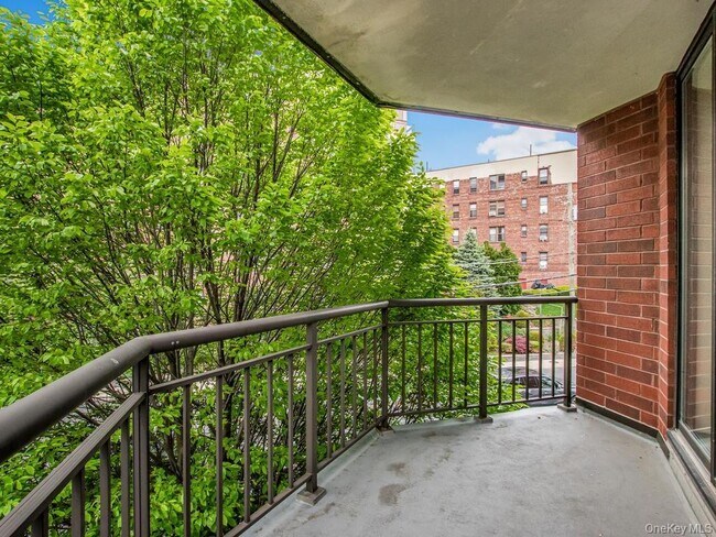 Building Photo - 50 E Hartsdale Ave