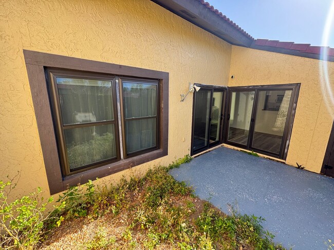 Building Photo - Cozy 2 Bedroom and 2 Bath Townhome in Kiss...