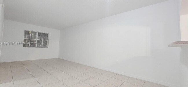 Building Photo - 2921 SE 13th Ave