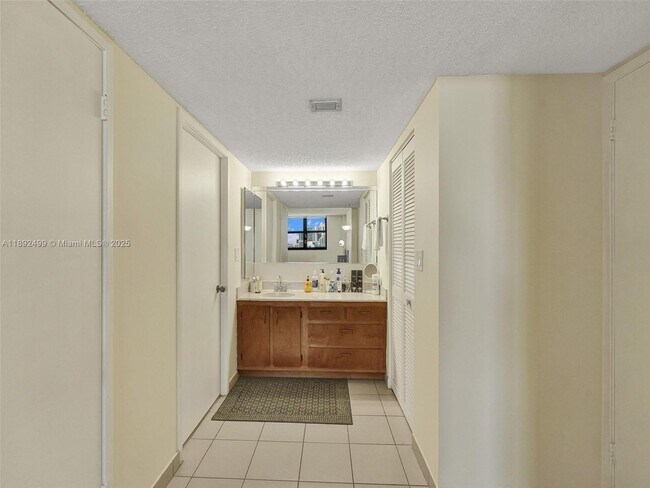 Building Photo - 210 174th St