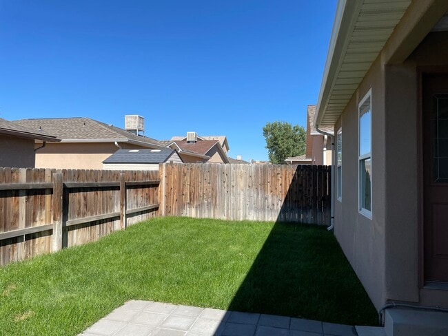 Building Photo - Great 3 bedroom, 2 bath, 2 car garage home...