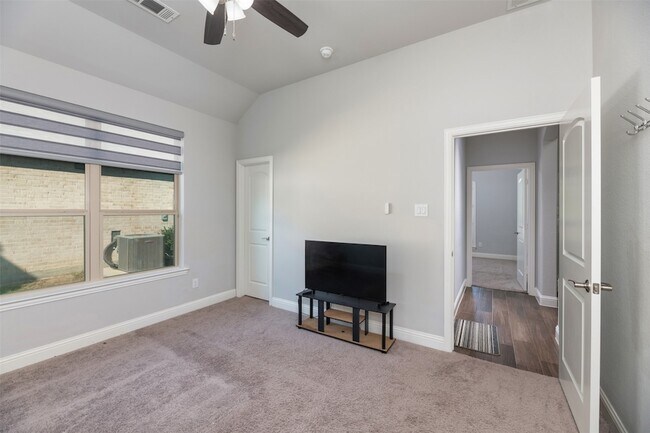 Building Photo - 1104 Knoll St