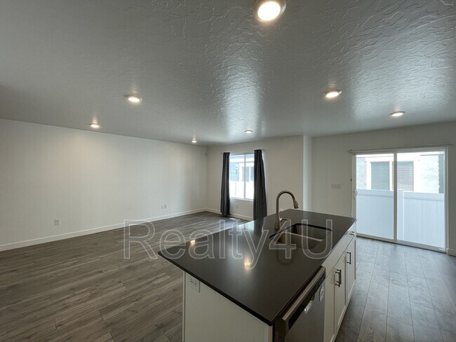 Building Photo - 1088 Waterway Ln
