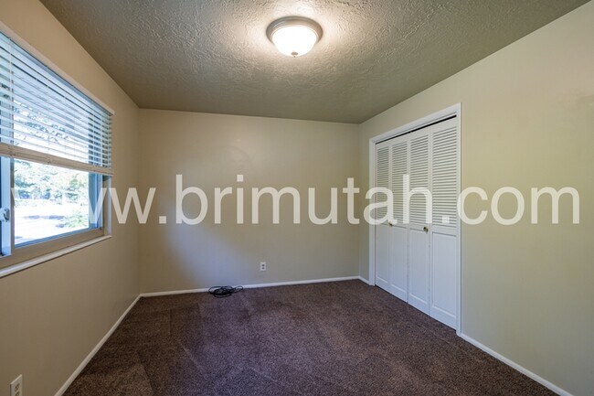 Building Photo - 3564 E 7800 S