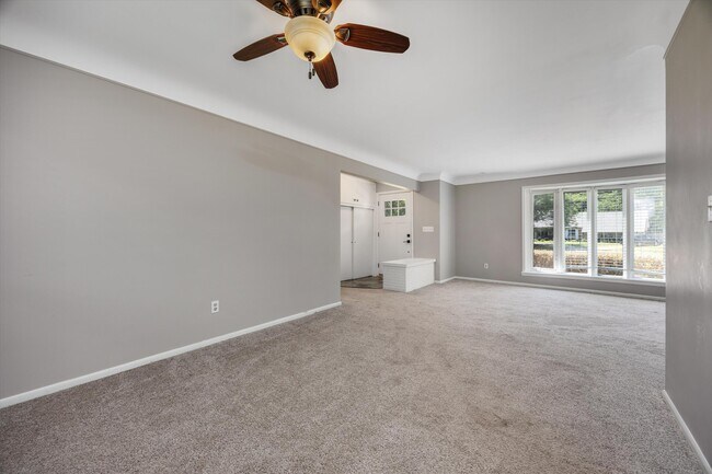 Building Photo - 4790 Belzair Dr