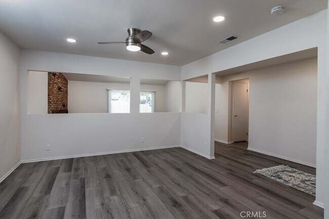 Building Photo - 25040 Everett Dr