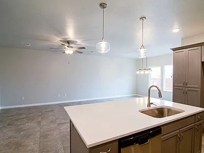 Building Photo - Newer home in Ivins! Great views!