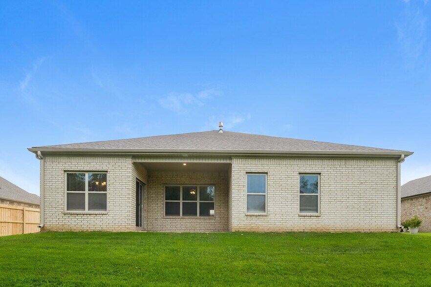 Building Photo - 445 Beau Tisdale Dr