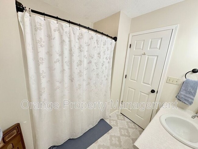 Building Photo - 415 Mayfield Dr