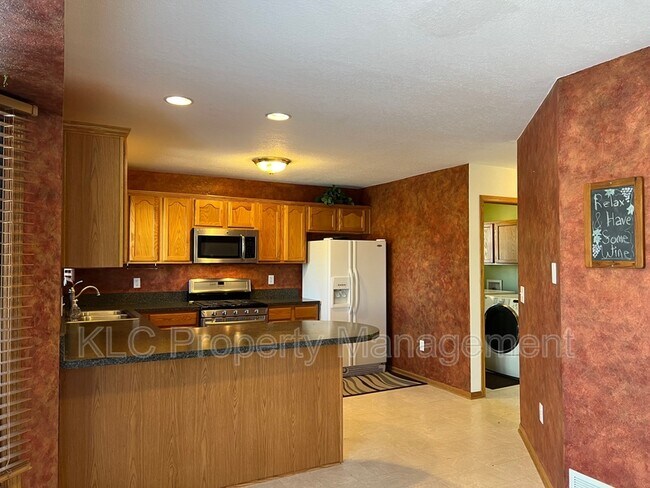 Building Photo - 15177 Hawthorn Dr