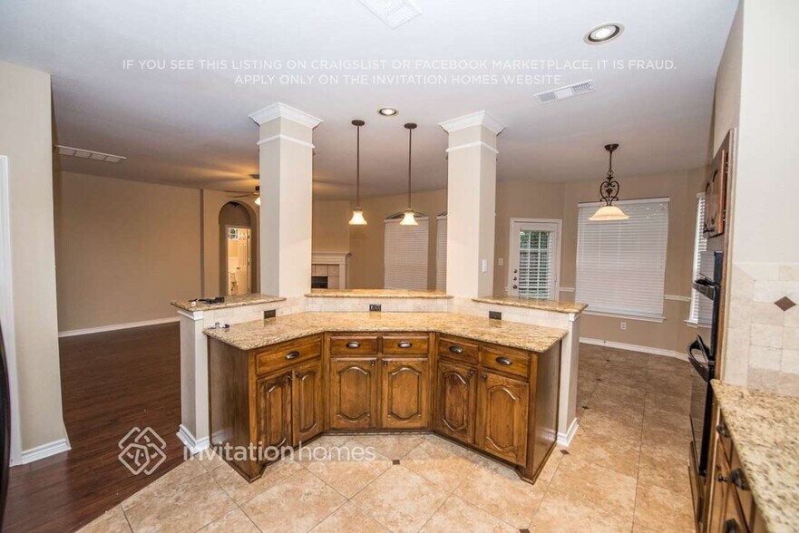 Building Photo - 1621 Churchill Ln