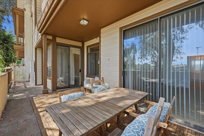 Building Photo - 2559 Plaza del Amo