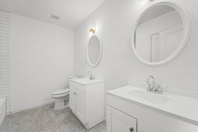 Building Photo - 511 Joyce St