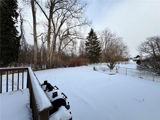 Building Photo - 496 Pebbleview Dr