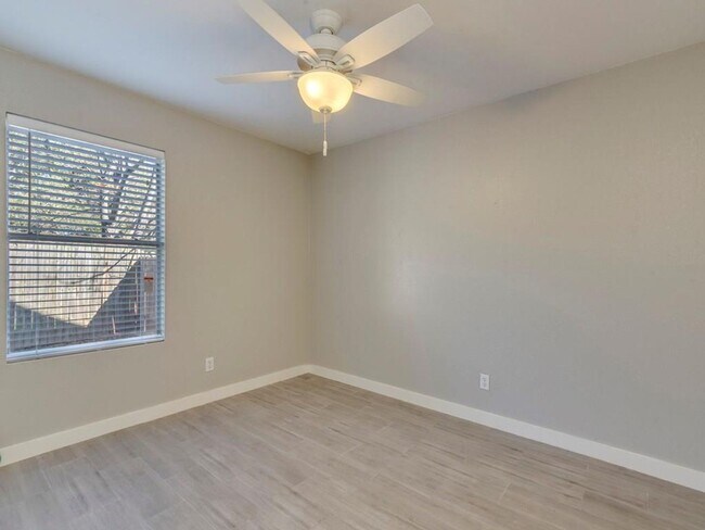 Building Photo - 9101 Japonica Ct