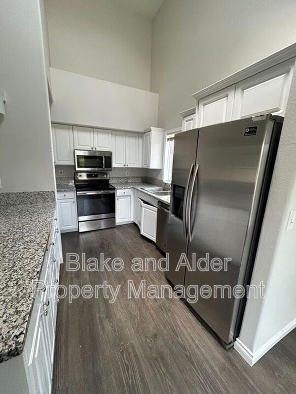 Building Photo - 5609 SE 117th Ave