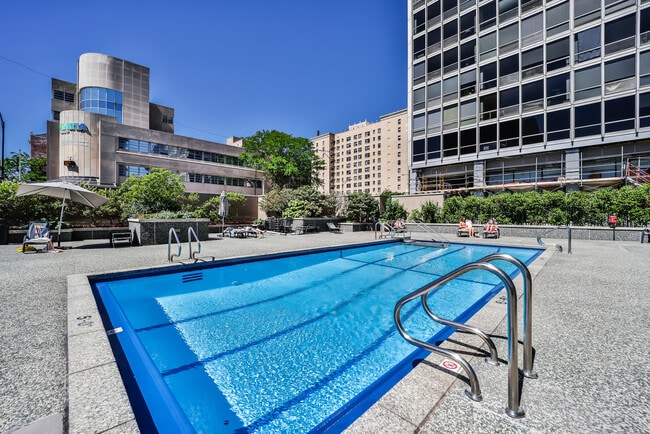 Building Photo - 340 W Diversey Pkwy