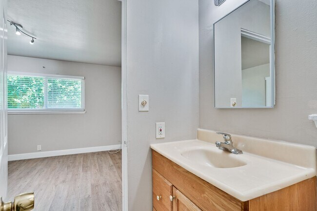 Building Photo - FOR RENT – Beautifully Updated 4 Bed / 3 Bath Home in Prime Santa Clara Location (NVIDIA)