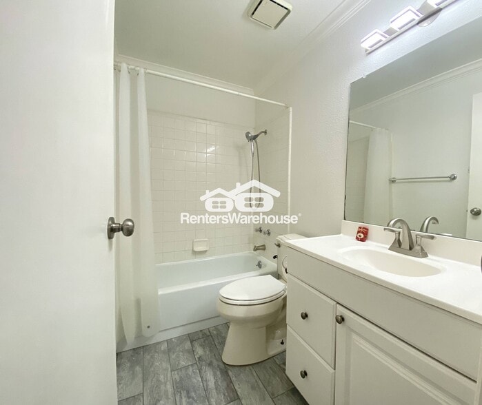 Building Photo - 1505 N Center St