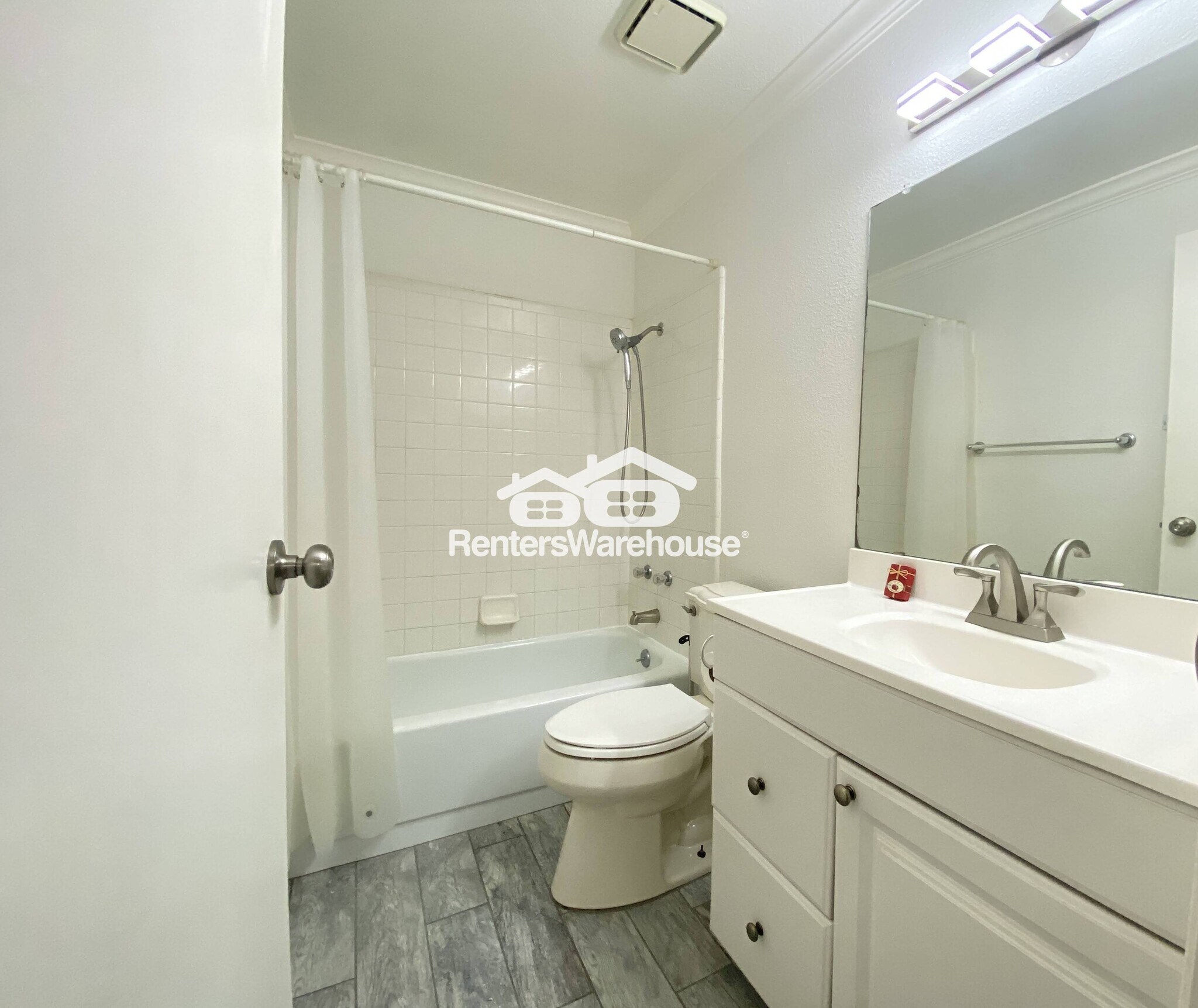 Building Photo - 1505 N Center St