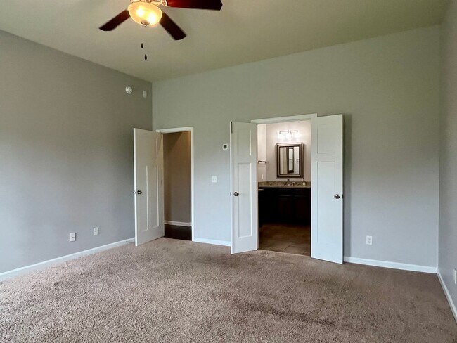 Building Photo - Deer Creek - 4BR/ 2 story/ 2500+SQFT