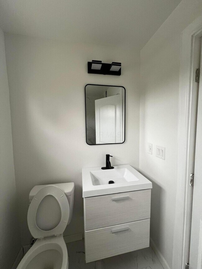 Building Photo - 50 N Hampton Rd