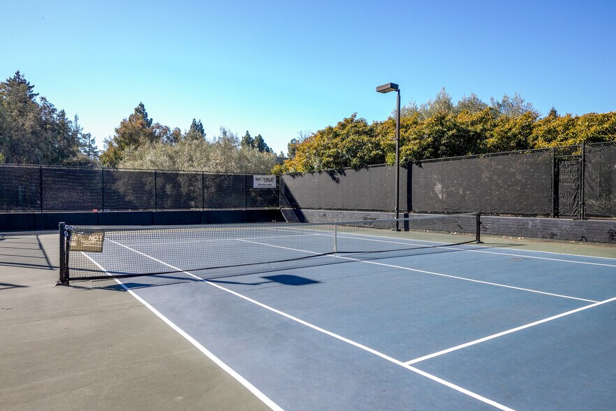 Building Photo - 555 W Middlefield Rd