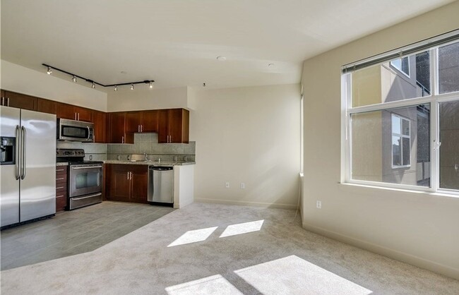 Building Photo - Open 1-bed condo in the Heart of Ballard