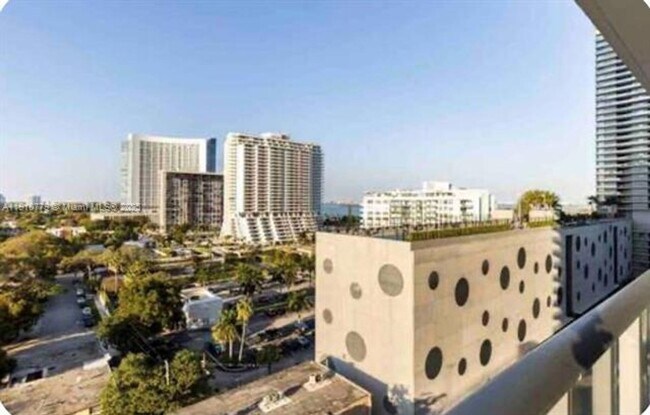 Building Photo - 501 NE 31st St