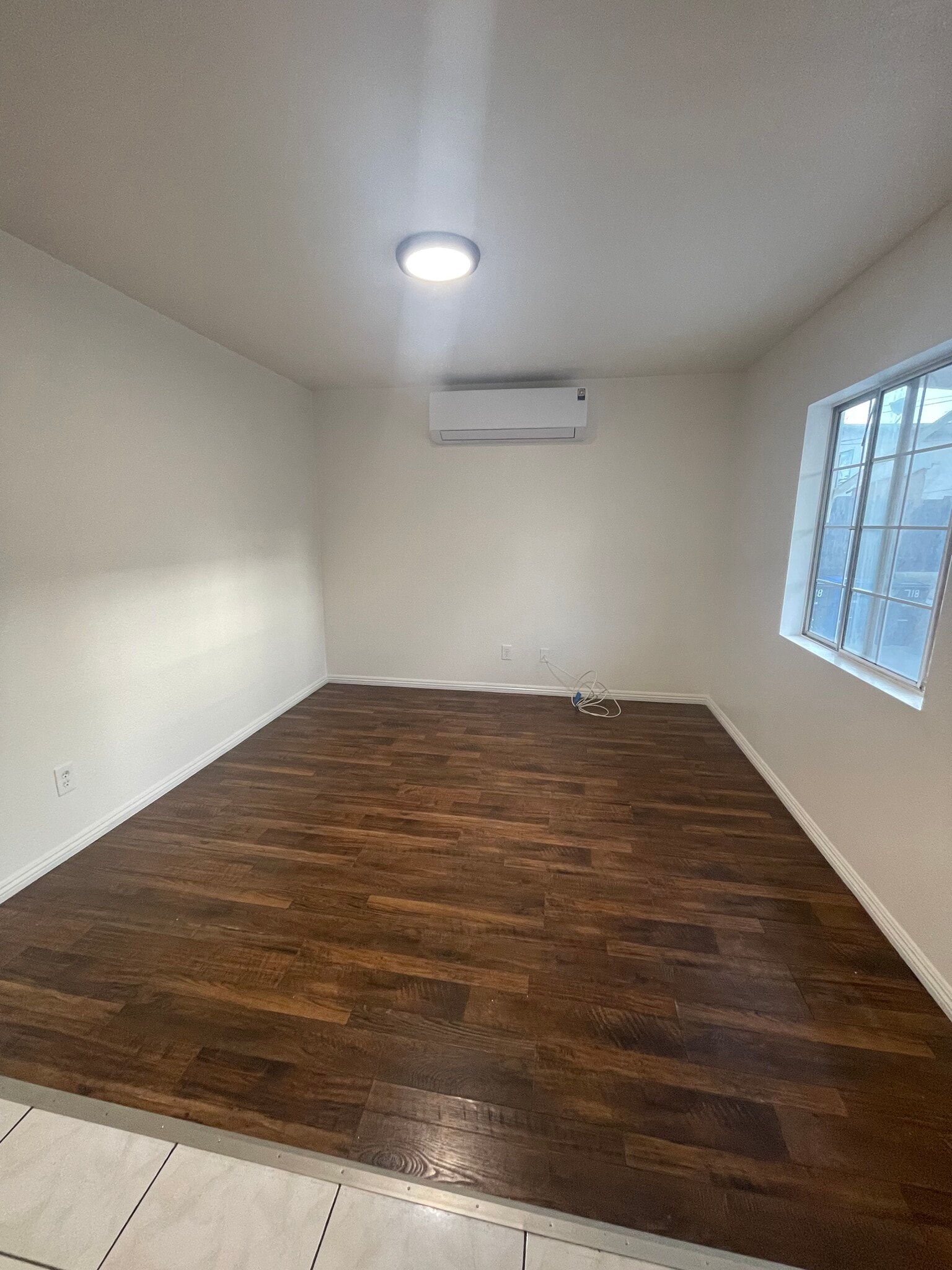 Building Photo - 714 S Record Ave