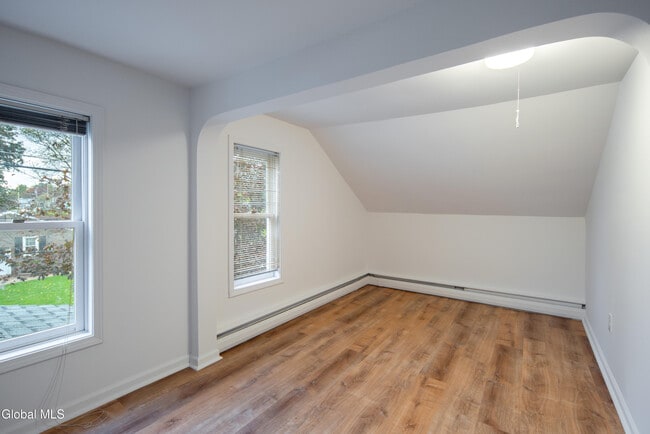 Building Photo - 37 Undine St