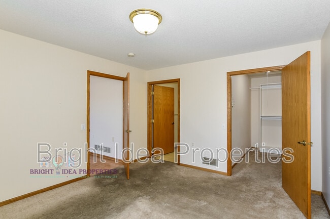 Building Photo - 2737 Douglas Dr N