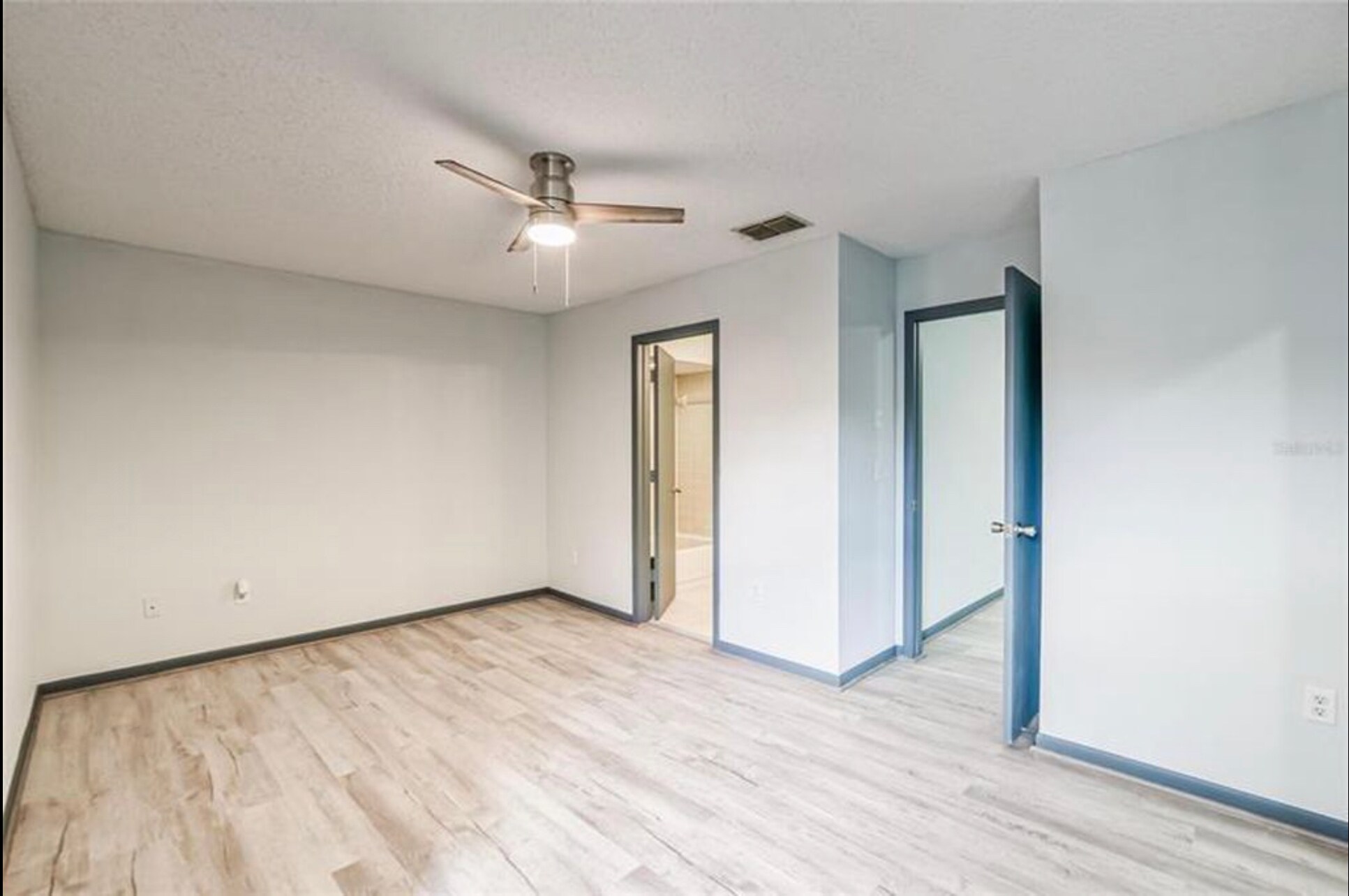 Building Photo - 11239 Cedar Hollow Ln