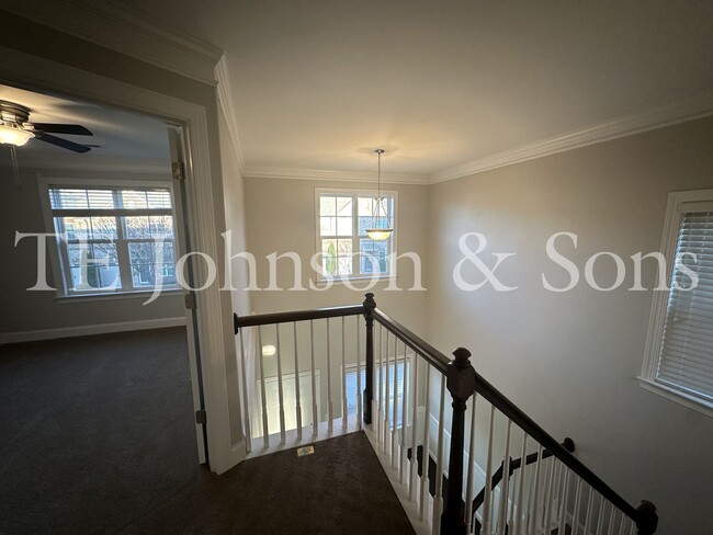 Building Photo - Stunning 3 Bedroom 2.5 Bath in Winston Salem