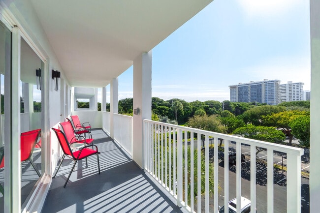 Building Photo - 950 Ponce De Leon Rd