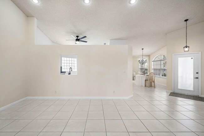 Building Photo - 6192 Floral Lakes Dr