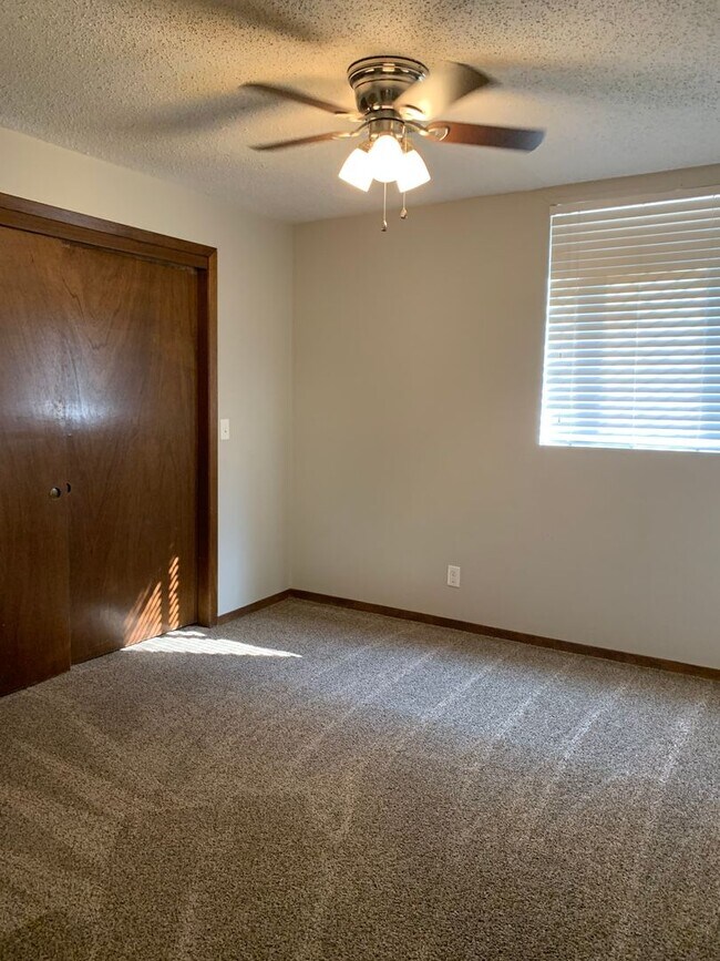 Building Photo - 8924-8926 E Bluestem