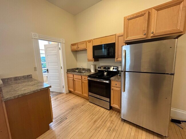 Building Photo - 101 Main St