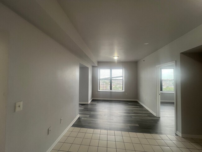Building Photo - 113 Seymour Ave