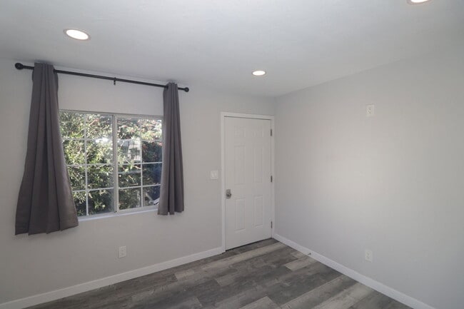 Building Photo - 4239 Swift Ave