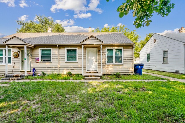 Building Photo - Super Affordable One Bedroom Duplex!