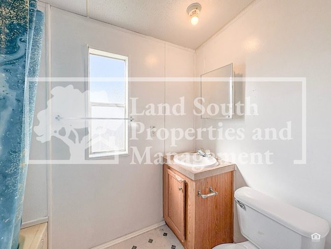 Building Photo - 425 Longfellow Blvd