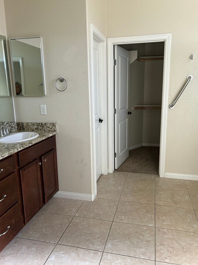Building Photo - 4973 Bougainvillea Dr