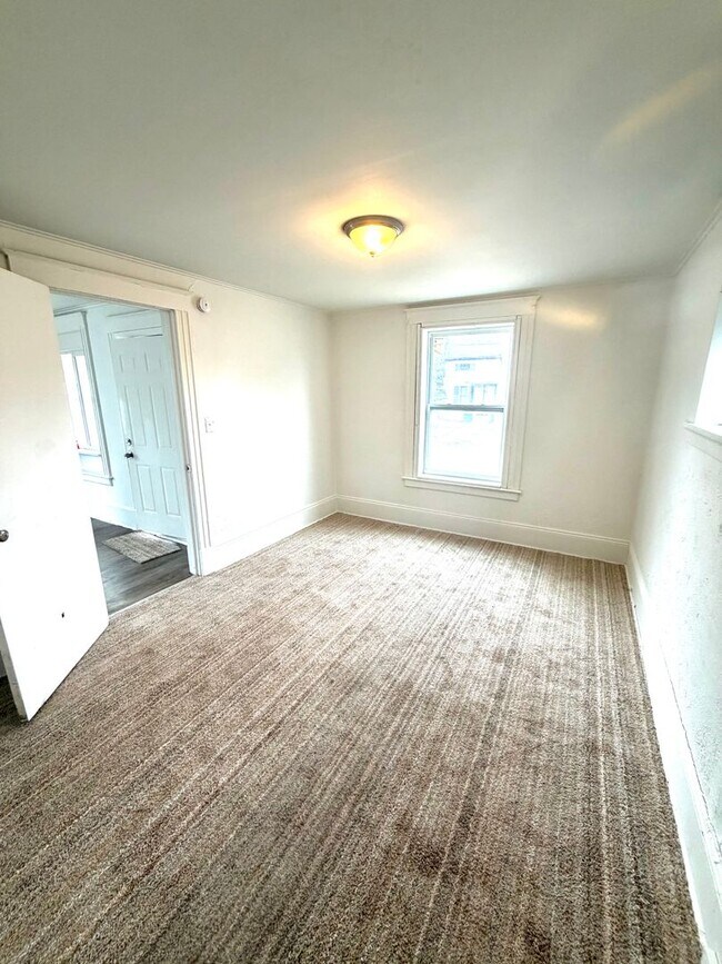 Building Photo - 516 N Porter St